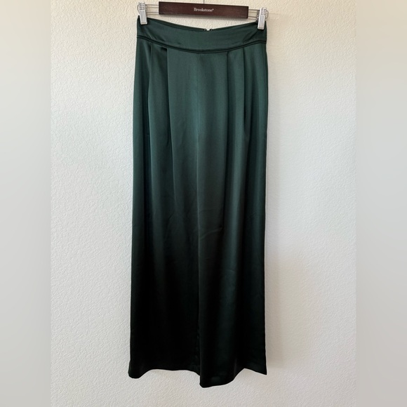 Green pants - Picture 2 of 4